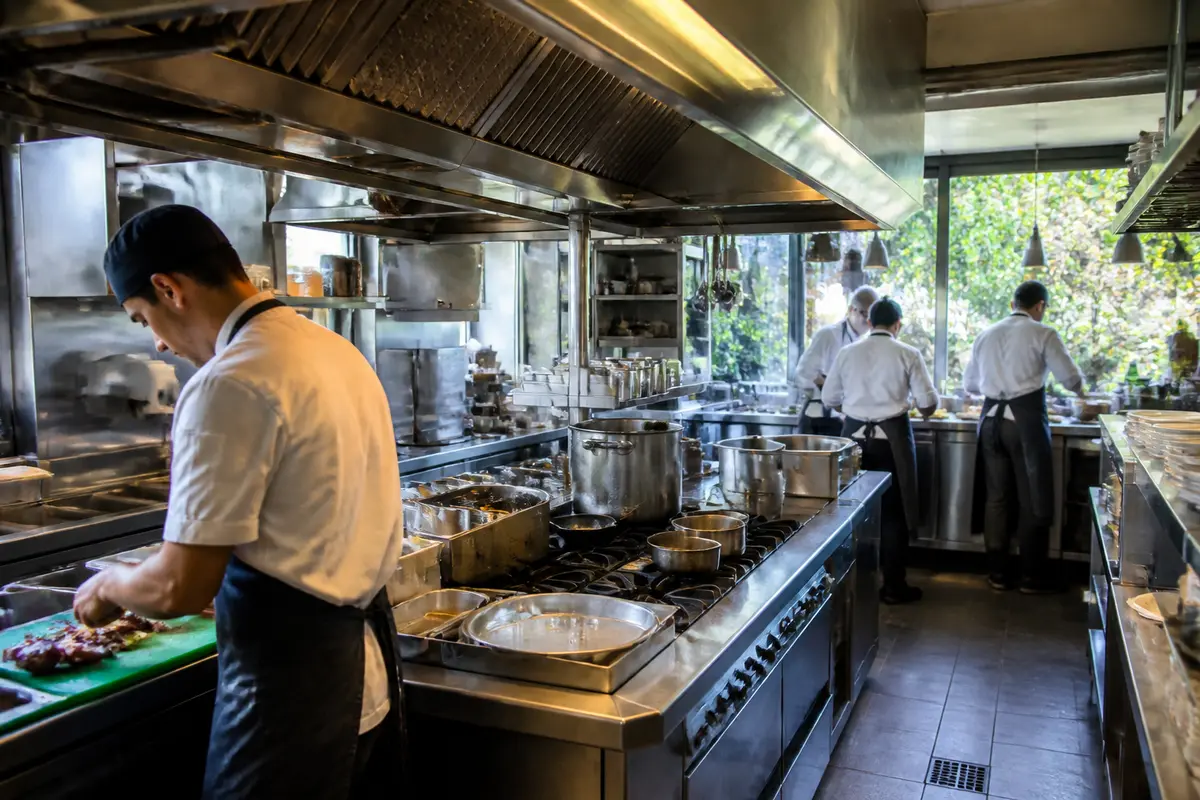 Aménagement cuisine restaurant : guide pratique et normes clés