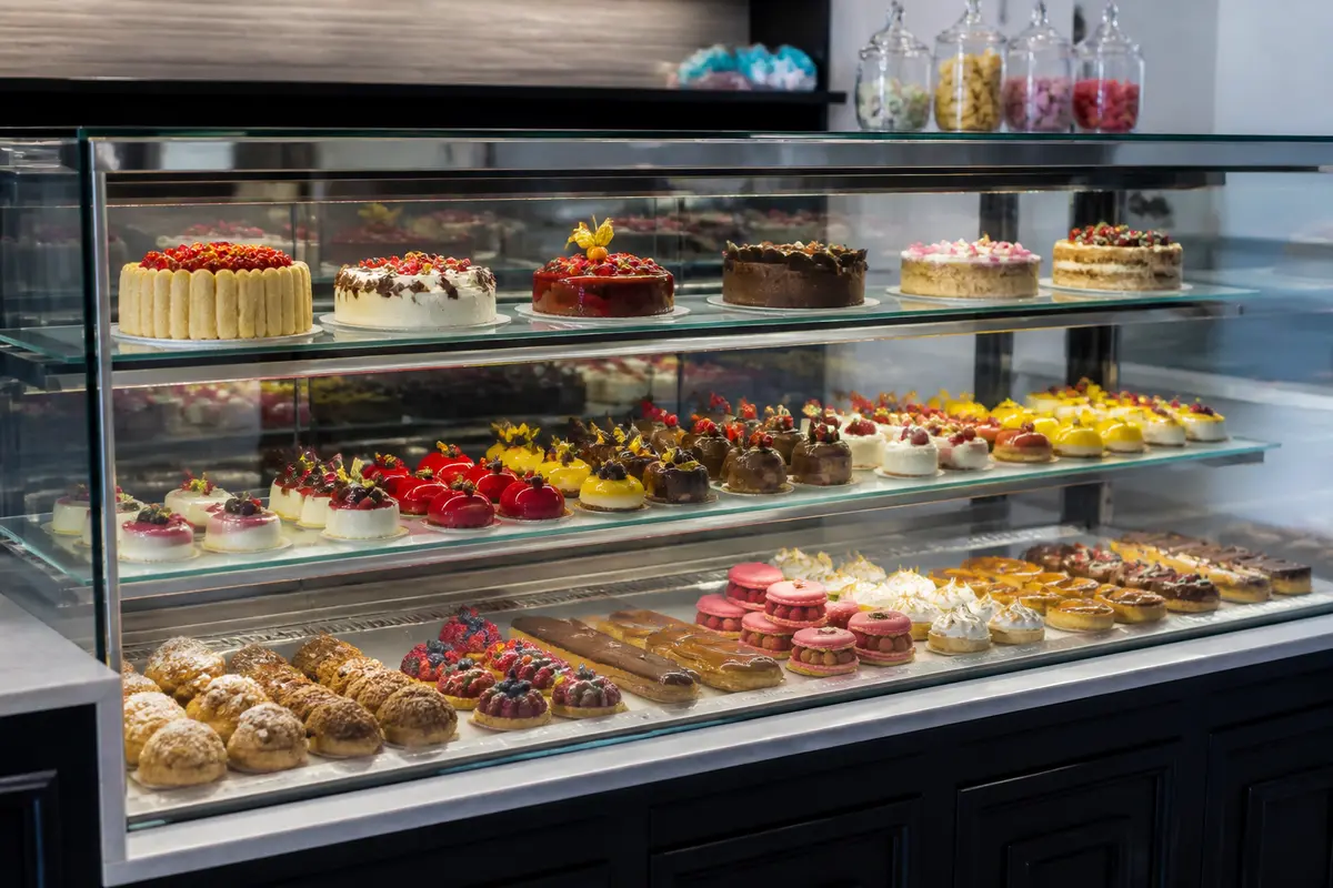 Dimension vitrine pâtisserie : Comment choisir la taille idéale ?